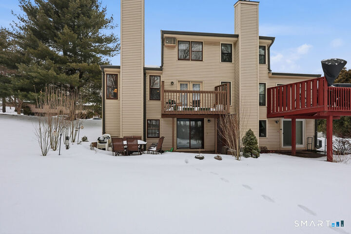 Property Photo:  39 Schoolhouse Crossing  CT 06109 