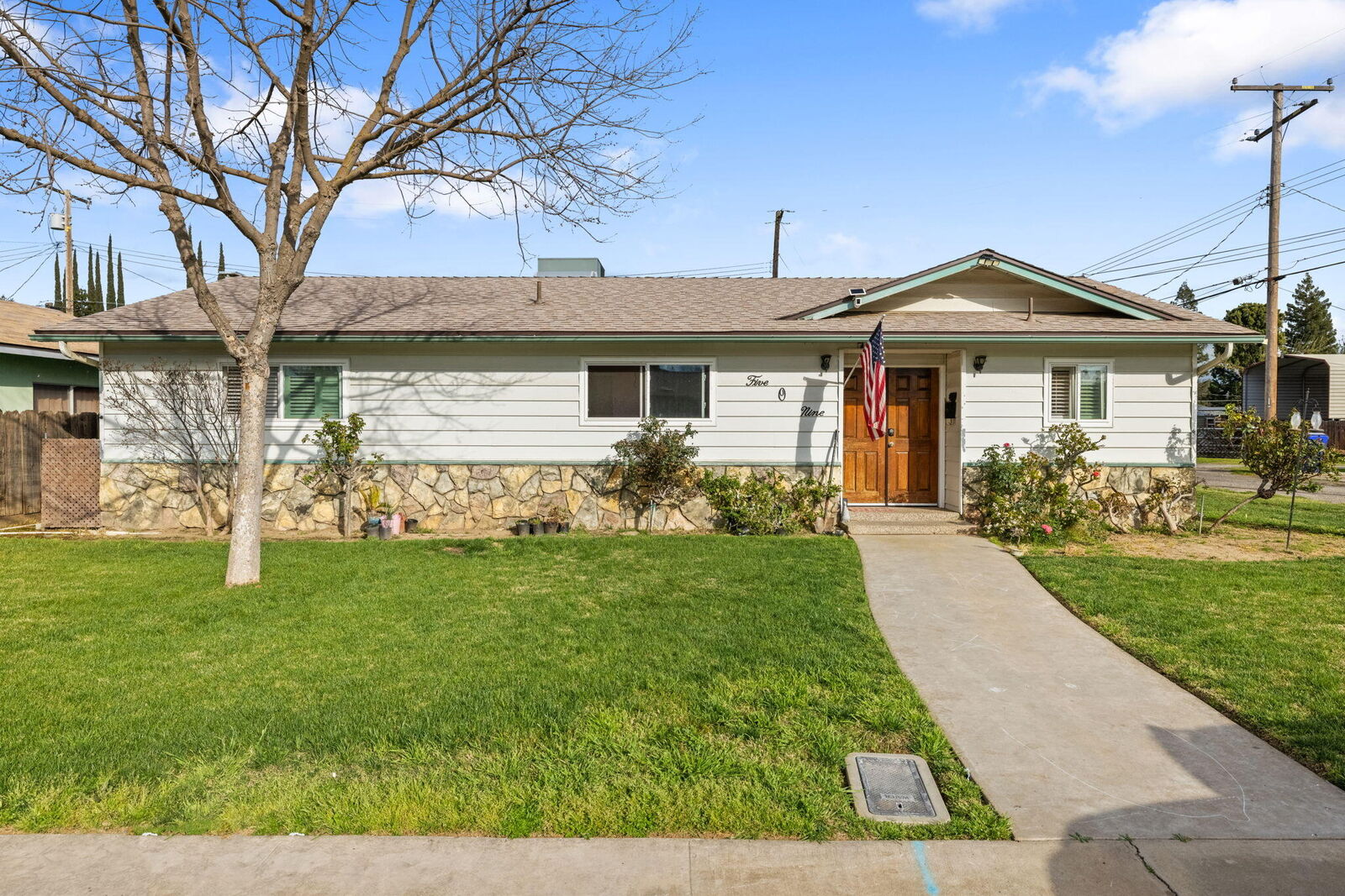 Property Photo:  509 S Orange Avenue  CA 93221 