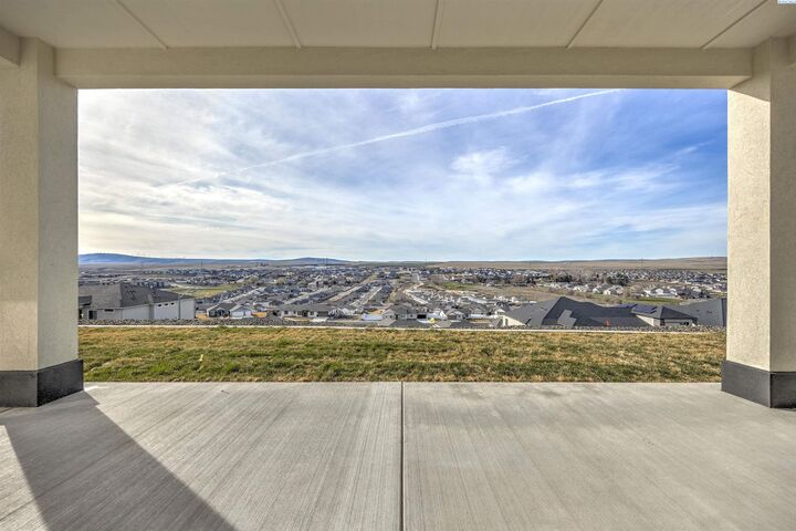 Property Photo:  6027 W 28th Place  WA 99338 