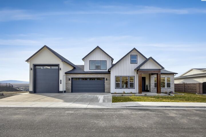 Property Photo:  6027 W 28th Place  WA 99338 