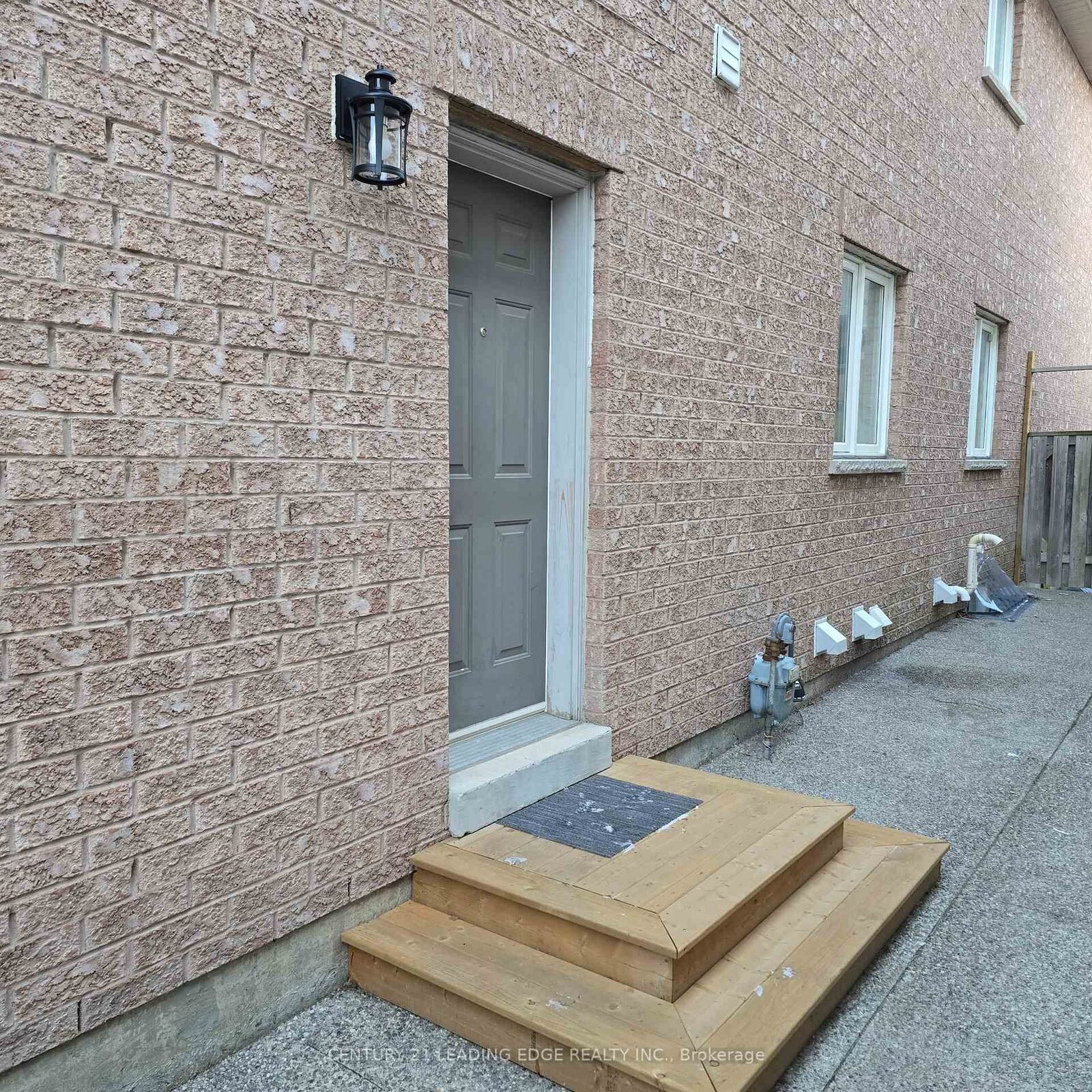 Property Photo: 1136 Hickory Hollow Glen Lower ON L5W 1Z8