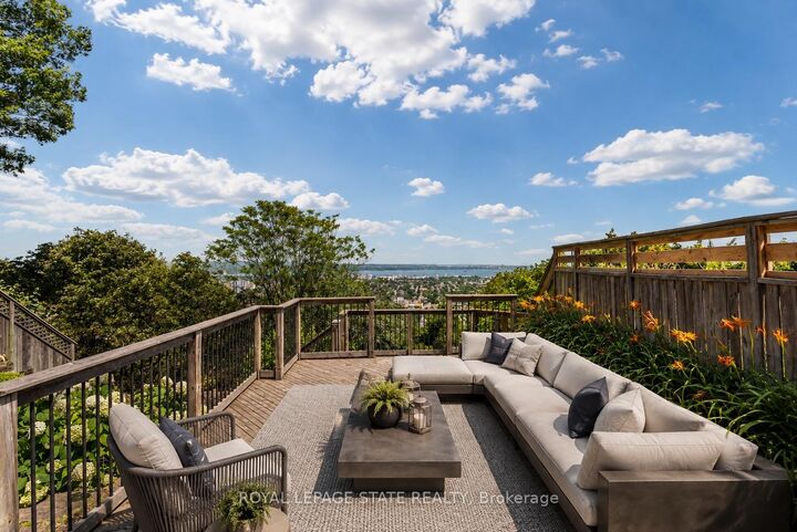 Property Photo: 91 Mountain Park Avenue ON L9A 1A1