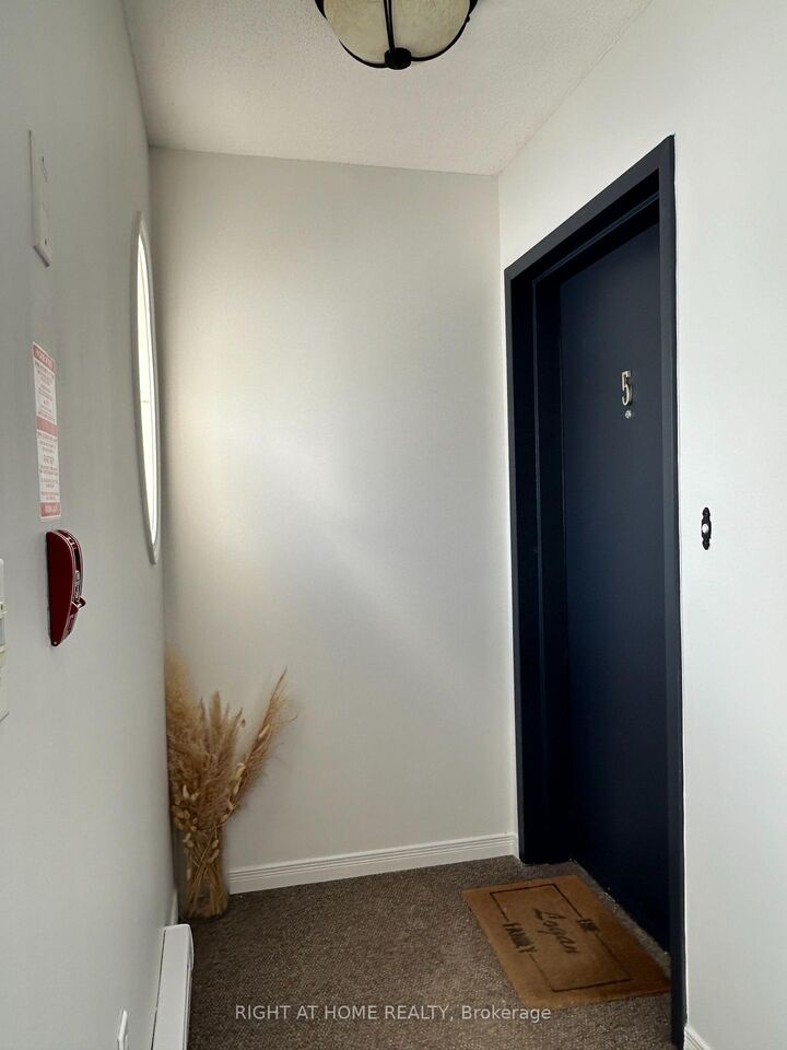 Property Photo: 13 Cheltenham Road 5 ON L4M 0E3
