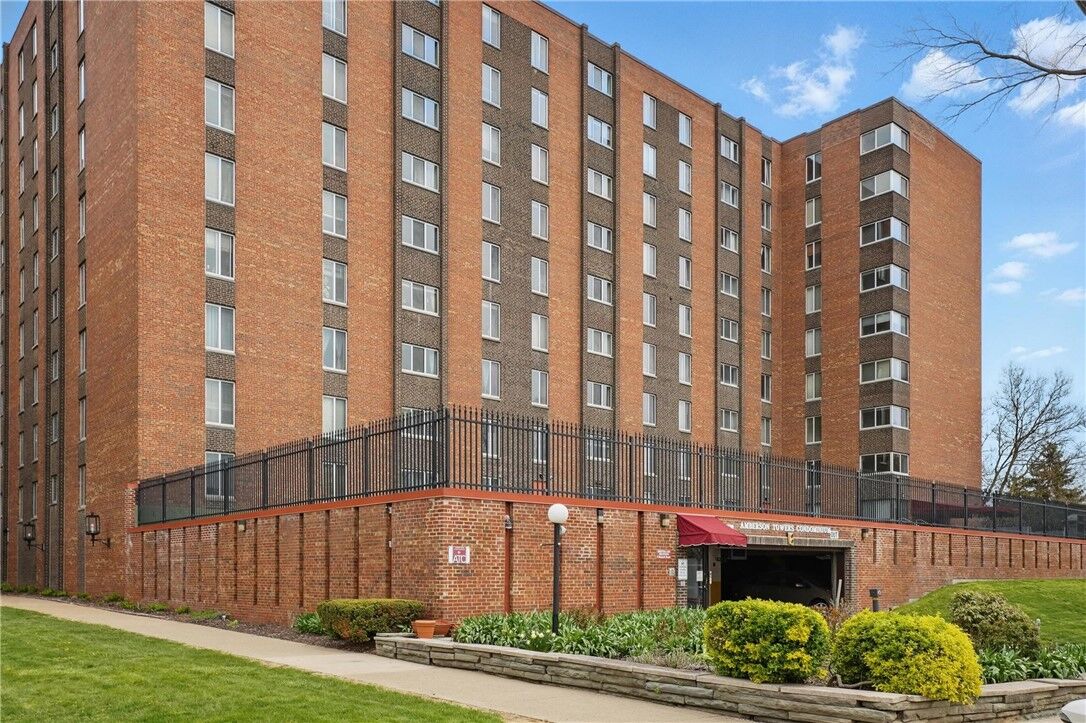 Property Photo: 5 Bayard Road 100 PA 15213