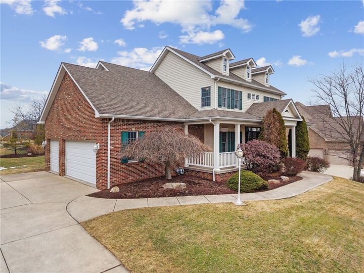 Property Photo:  1012 Country Club Dr  PA 15644 