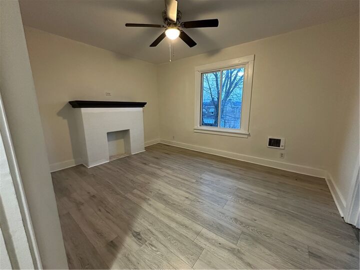 Property Photo:  122 E 16th Ave  PA 15120 