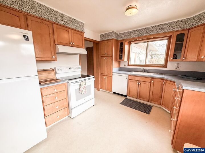 Property Photo:  1730 NW Menlo Dr  OR 97330 