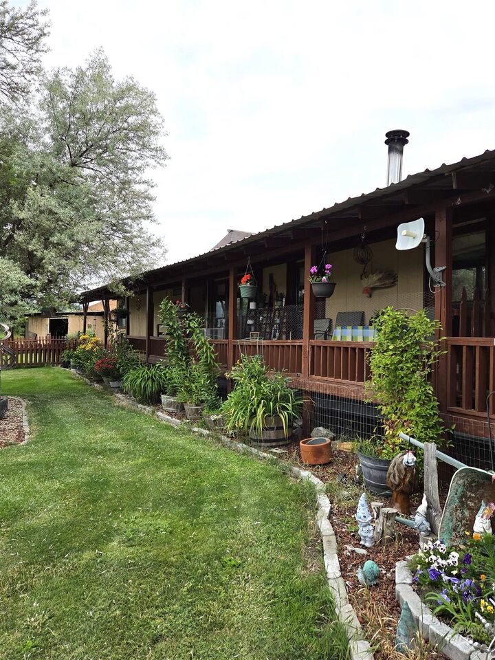 Property Photo:  167 Beaverslide Rd  ID 83536 