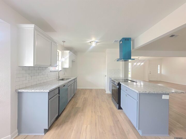 Property Photo:  11865 Parkbrook Ave  LA 70816 
