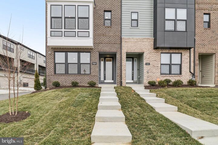 Property Photo:  5008 Henry King Way 16F  MD 20715 