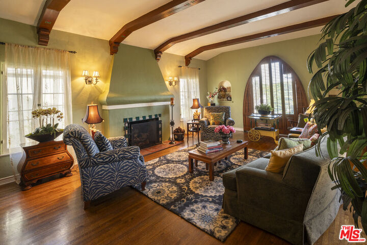 Property Photo:  2005 Holmby Ave  CA 90025 