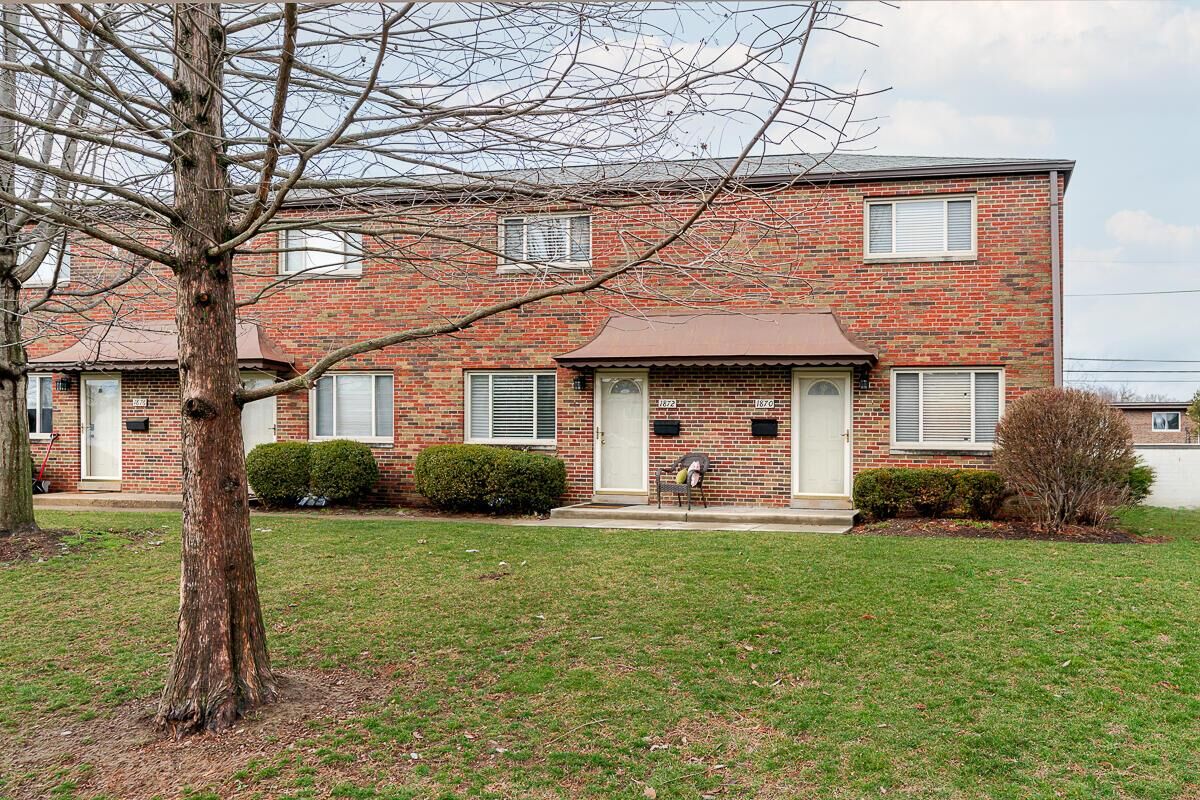 Property Photo:  1872 Kentwell Road  OH 43221 