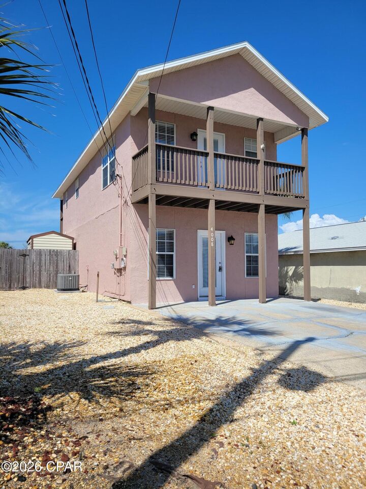 Property Photo: 4008 Crescent Drive FL 32408