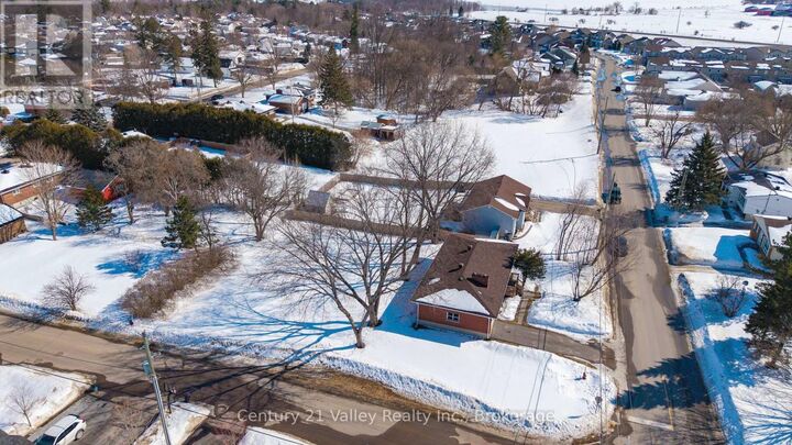 Photo de la propriété:  104 Arthur Street  ON K7S 1A4 