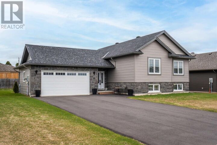 Photo de la propriété:  119 Chatfield Dr  ON P6A 0B5 