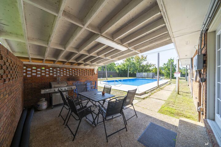 Property Photo: 8211 Laird Street FL 32408