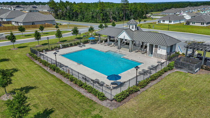 Property Photo: 523 Mary Lou Way FL 32539