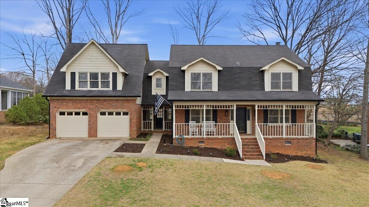 Property Photo: 211 E Thistle Lane SC 29615
