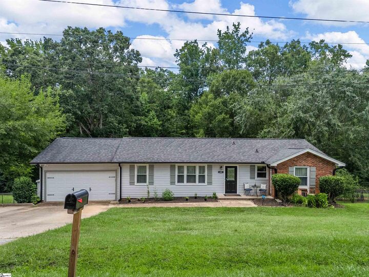 Property Photo: 205 Maxie Avenue SC 29611