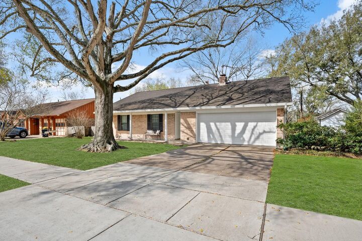 Property Photo:  2104 Rose Road  TX 77581 