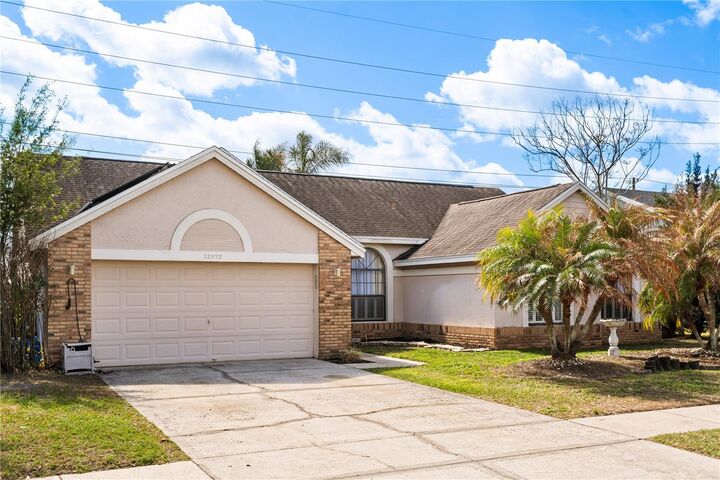 Property Photo: 12972 Broakfield Circle FL 32837