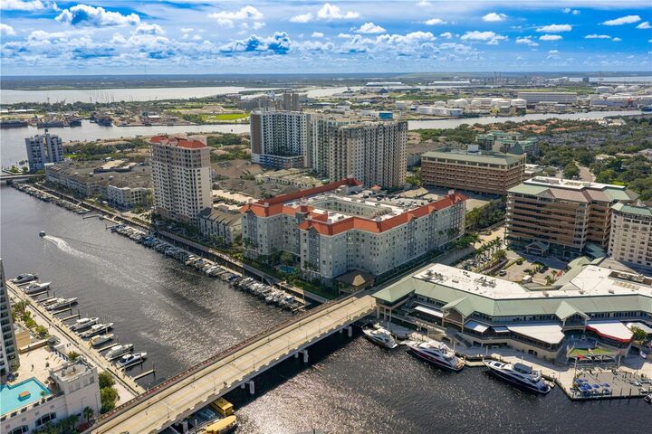 Property Photo:  700 S Harbour Island Boulevard 401  FL 33602 