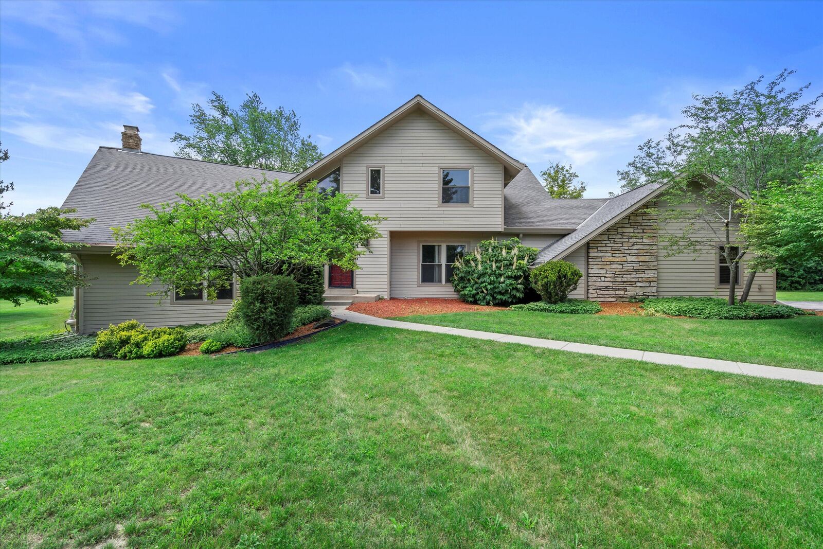 Property Photo:  1555 W Spruce Ct  WI 53217 