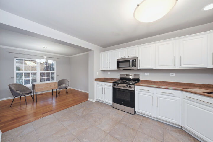 Property Photo:  2376 Foxmoor Lane  IL 60502 