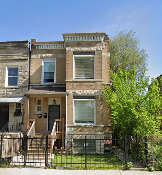Property Photo:  3930 W Polk Street  IL 60624 