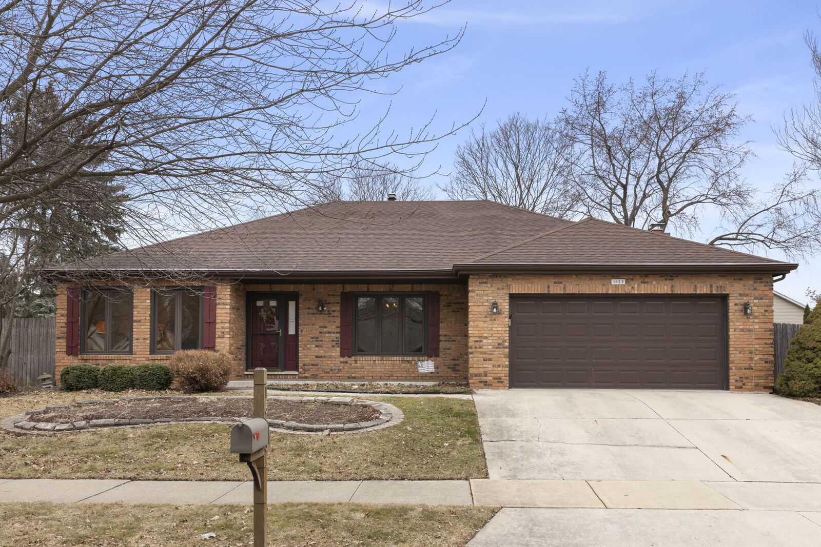 Property Photo:  1653 Kenyon Drive  IL 60565 