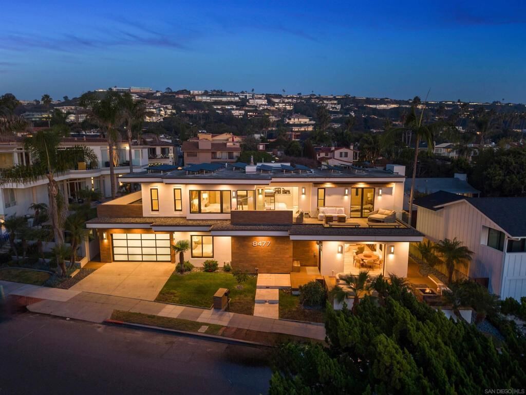 Property Photo:  8477 El Paseo Grande 4  CA 92037 