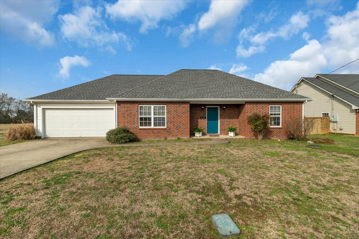 Property Photo:  331 Autumn Glen Dr  TN 37129 
