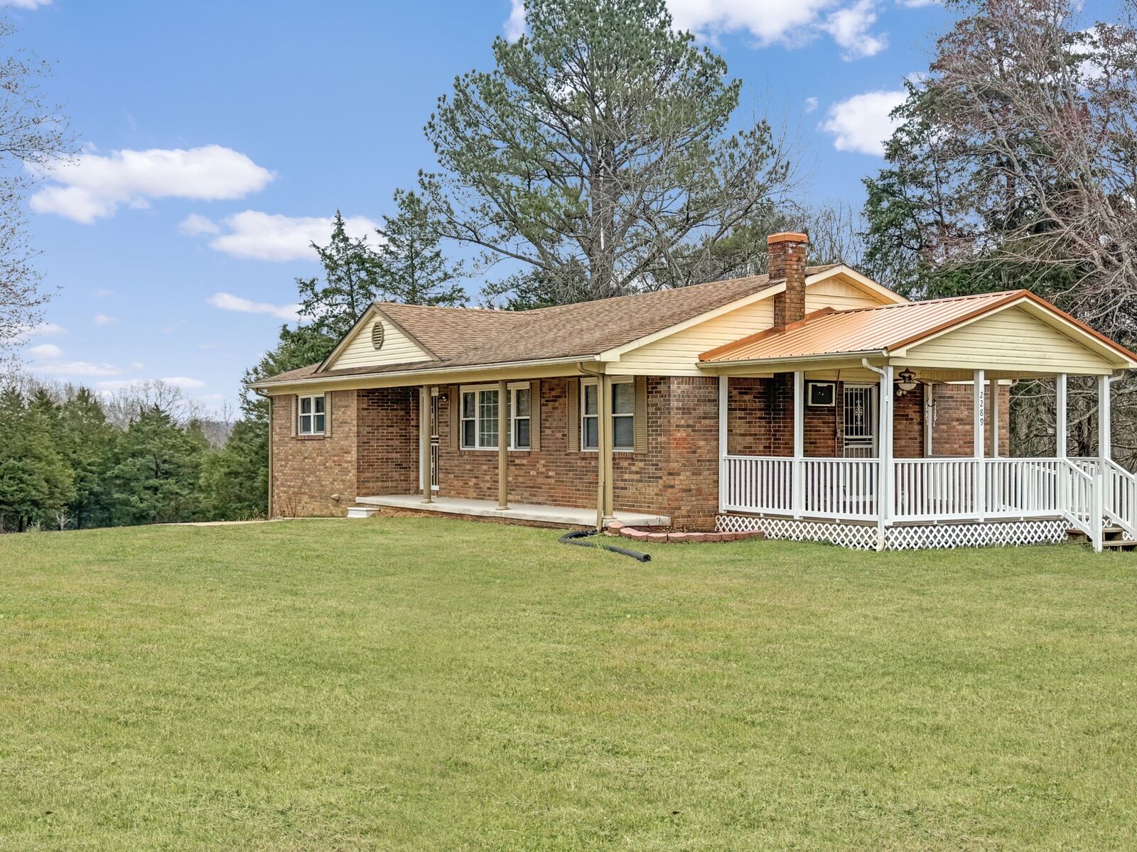 Property Photo: 2289 Cumberland City Rd TN 37058