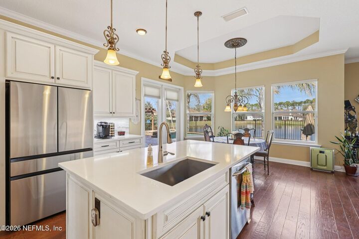 Property Photo:  827 E Dorchester Drive  FL 32259 