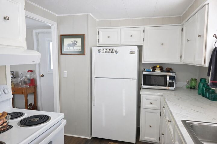 Property Photo:  9 Sargent Place  NH 03249 