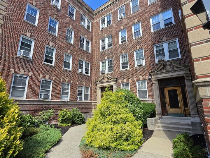 Property Photo:  22 Concord Avenue 11  MA 02138 