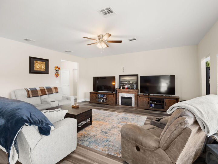 Property Photo:  131 Landrum  LA 71446 