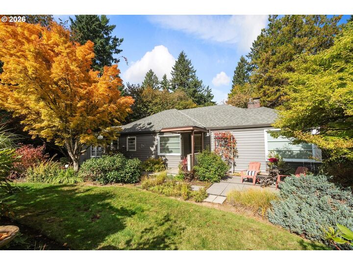 Property Photo:  1021 SW Stephenson Ct  OR 97219 