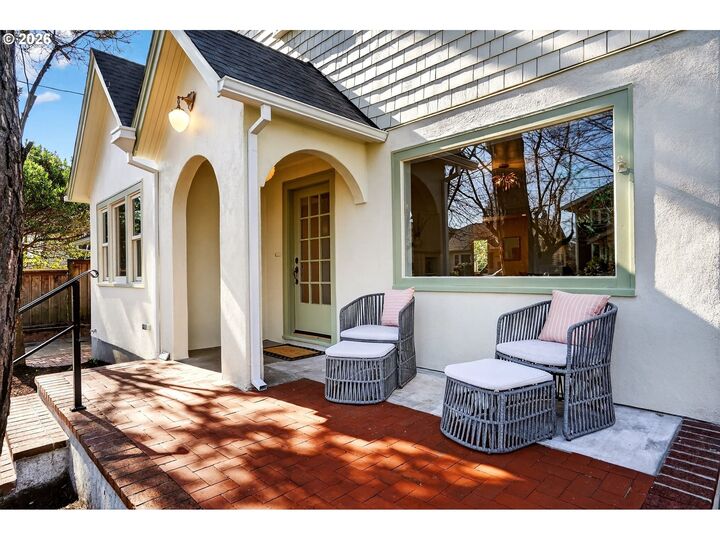 Property Photo:  3325 NE 45th Ave  OR 97213 