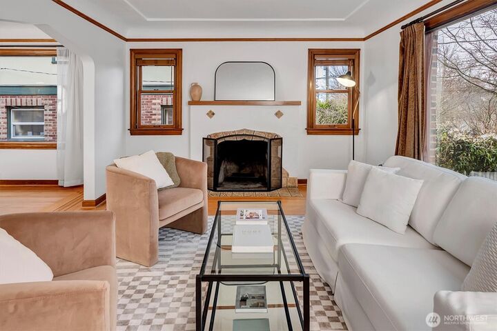 Property Photo:  6752  9th Avenue NW  WA 98117 