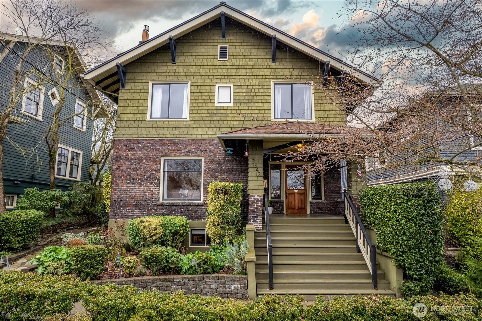 Property Photo: 2343 Federal Avenue E WA 98102