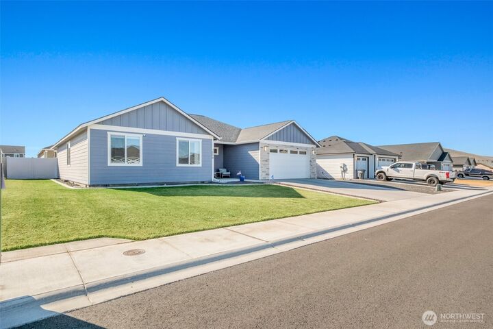 Property Photo:  1006  6th Avenue NE  WA 98823 