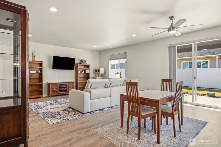 Property Photo:  1006  6th Avenue NE  WA 98823 