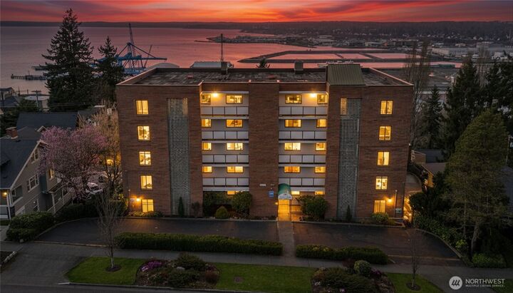 Property Photo:  715 N Garden Street 502  WA 98225 