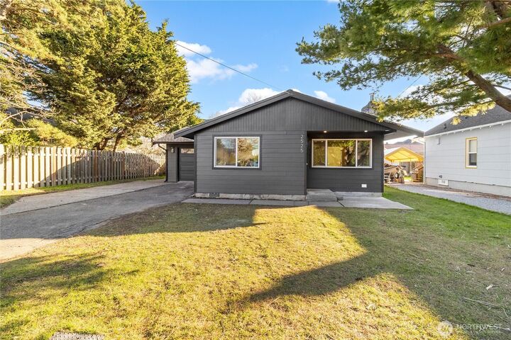 Property Photo:  2525  Monroe Street  WA 98225 