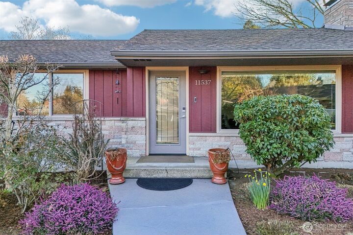 Property Photo:  11537  Corliss Avenue N  WA 98133 