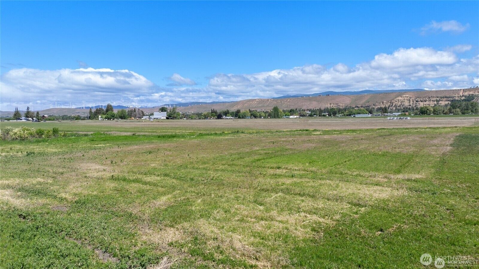 Property Photo: 520 Thorp Landing Lane WA 98946