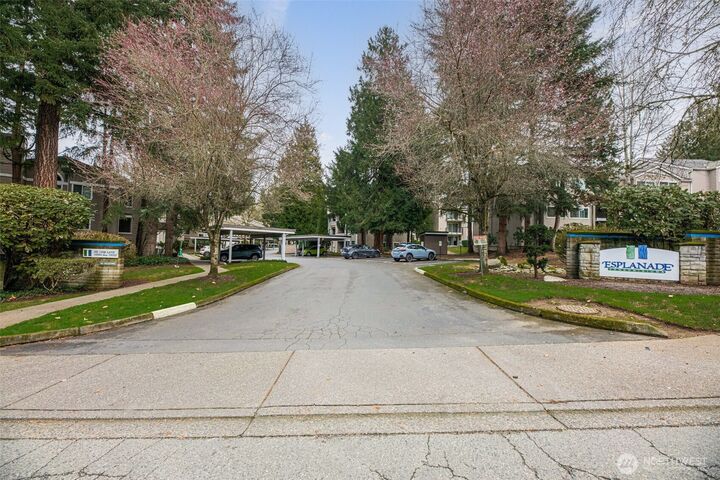 Property Photo:  10016 NE 120th Lane F201  WA 98034 