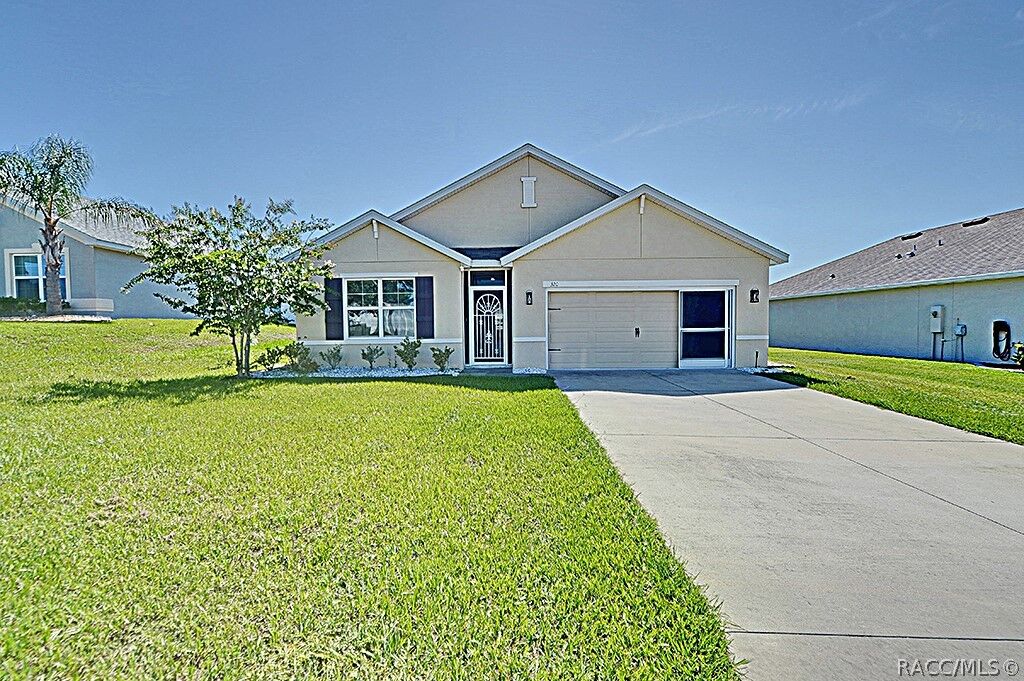 Property Photo:  320 W Runyon Loop  FL 34465 