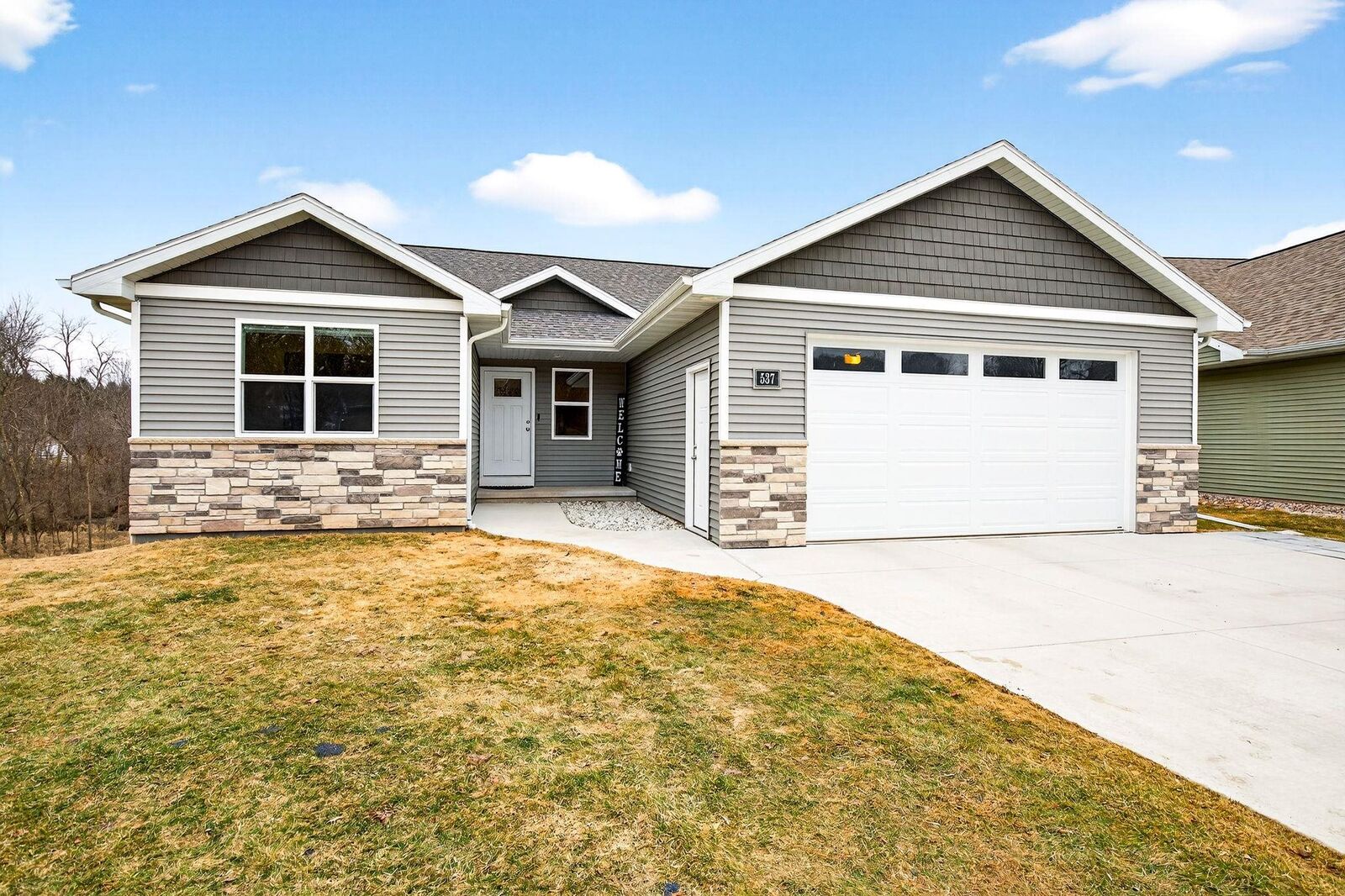 Property Photo:  537 Golf Side Court  WI 54944 